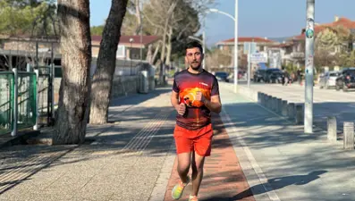 Bebekken geçirdiği ağır hastalık onu yıldırmadı: Fiziksel engeline rağmen 13 yılda 21 birincilik kazandı