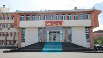 Ağrı Valiliğinden "ineğin araçla sürüklendiği" iddialarına ilişkin açıklama