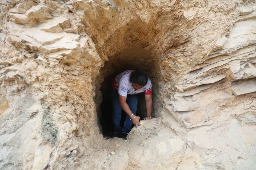 Buraya sadece cüceler girebiliyor! Yıllardır gizemini koruyan yer, altın çıkarılıyormuş 3