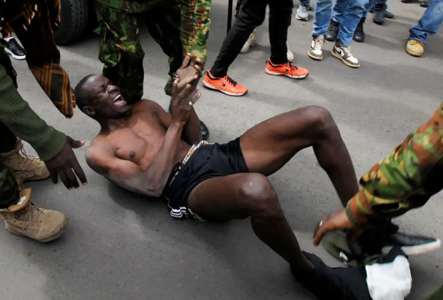 Kenya'da sert polis müdahalesine rağmen protestolar sürüyor 1