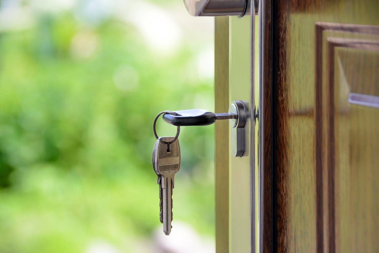 TOKİ açık artırma ile ev ve iş yeri satışı ne zaman, hangi illerde? TOKİ 643 konut ve 232 iş yeri satışı teminat bedelleri