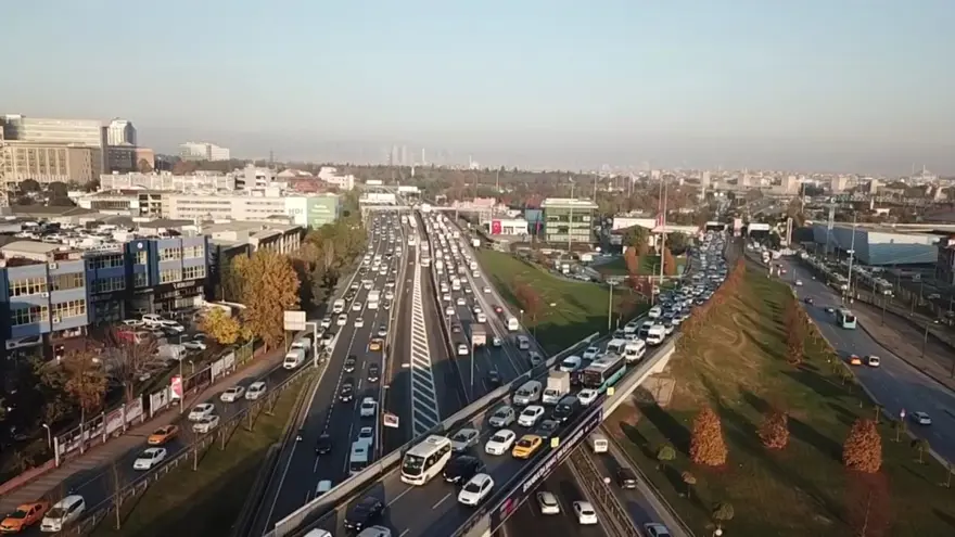 Kısıtlama başladı trafik yoğunluğu bitmedi 14