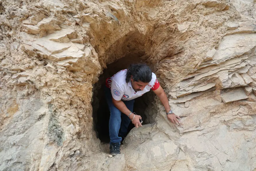 Buraya sadece cüceler girebiliyor! Yıllardır gizemini koruyan yer, altın çıkarılıyormuş 