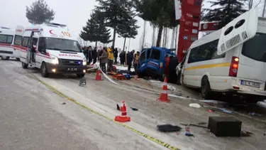 Çorum'da askeri araçla minibüs çarpıştı: 2 şehit, 14 yaralı