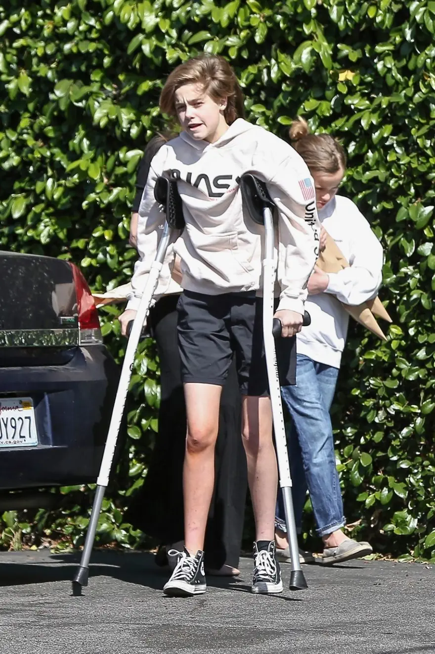 Brad Pitt'in BAFTA'ya katılmama nedeni kızının ameliyatı 1