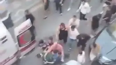 Kız arkadaşını bıçaklayan kişiye linç girişimi