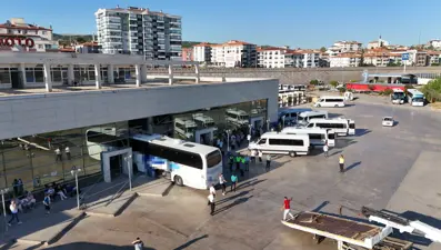 Yolcu otobüsü otogara daldı, facianın eşiğinden dönüldü: 3 yaralı