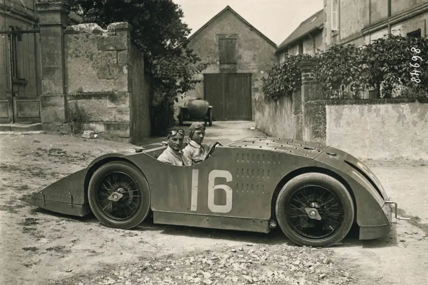 Bugatti, tarihini ortaya döküyor: Gün yüzü görmeyen konseptler sergilenecek 3