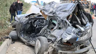 Adana'da otomobil karşı şeride geçip midibüse çarptı: 2 ölü, 14 yaralı