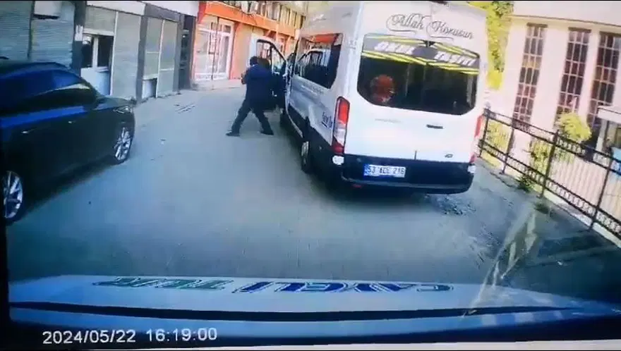 Rize’de dehşet! Trafik kavgasında silahlar konuştu: 1 ölü, 1yaralı Rize’de dehşet! Trafik kavgasında silahlar konuştu: 1 ölü, 1yaralı
