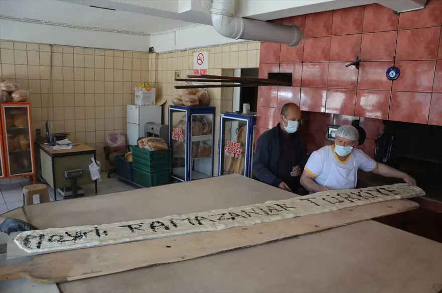 Manisa'da 4 metre uzunluğunda pide üretildi 2