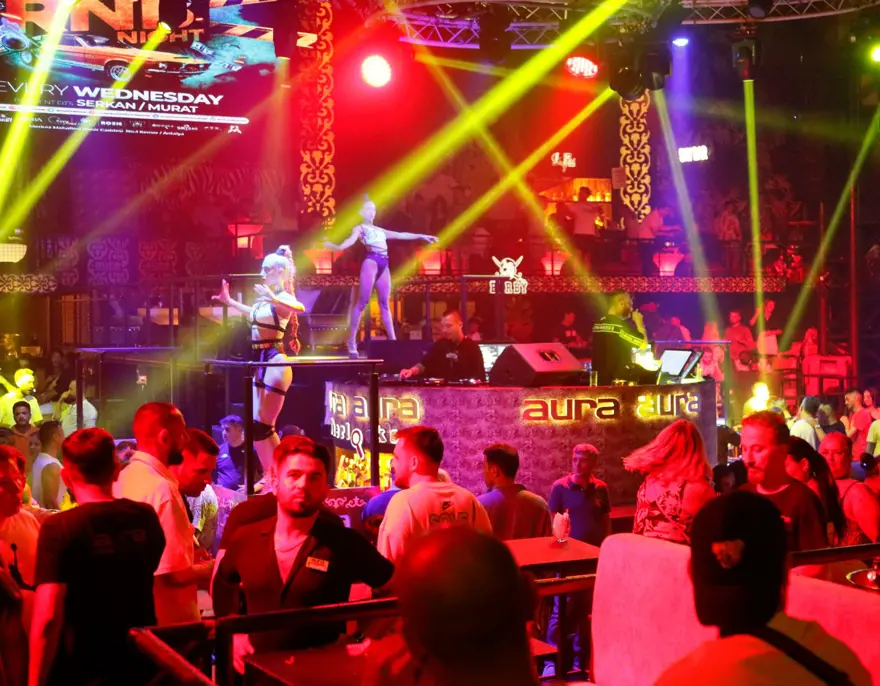 Müzik yasağı kalktı, Antalya’da eğlence mekanları doldu Müzik yasağı kalktı, Antalya’da eğlence mekanları doldu