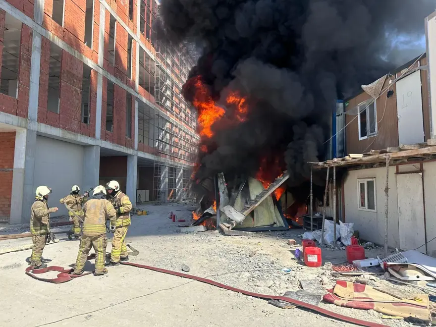 İşçilerin kaldığı konteynerde yangın 