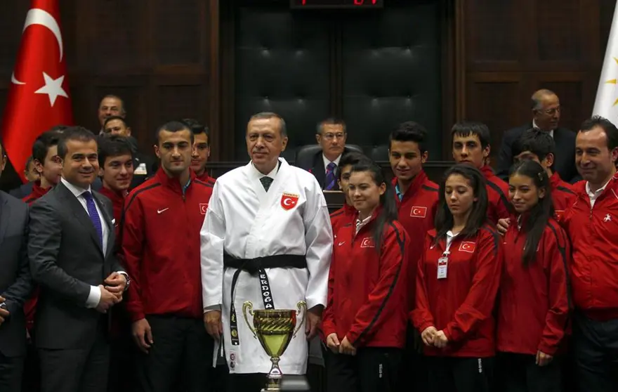 Erdoğan'a siyah kuşak 4 Erdoğan'a siyah kuşak 4
