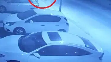 Dur ihtarına uymayan ehliyetsiz motosiklet sürücüsü polise çarpıp, yaraladı