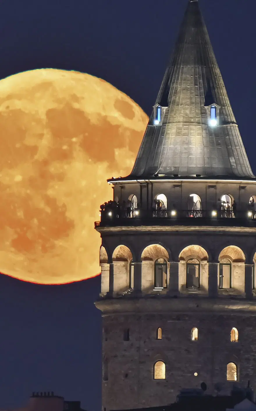 Dünyanın dört bir yanından dolunay manzaraları 1