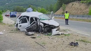 Menfeze çarpan otomobilde 1 kişi öldü