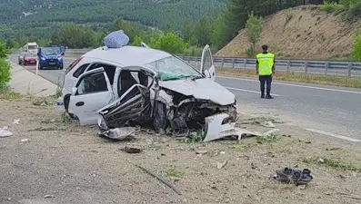 Menfeze çarpan otomobilde 1 kişi öldü