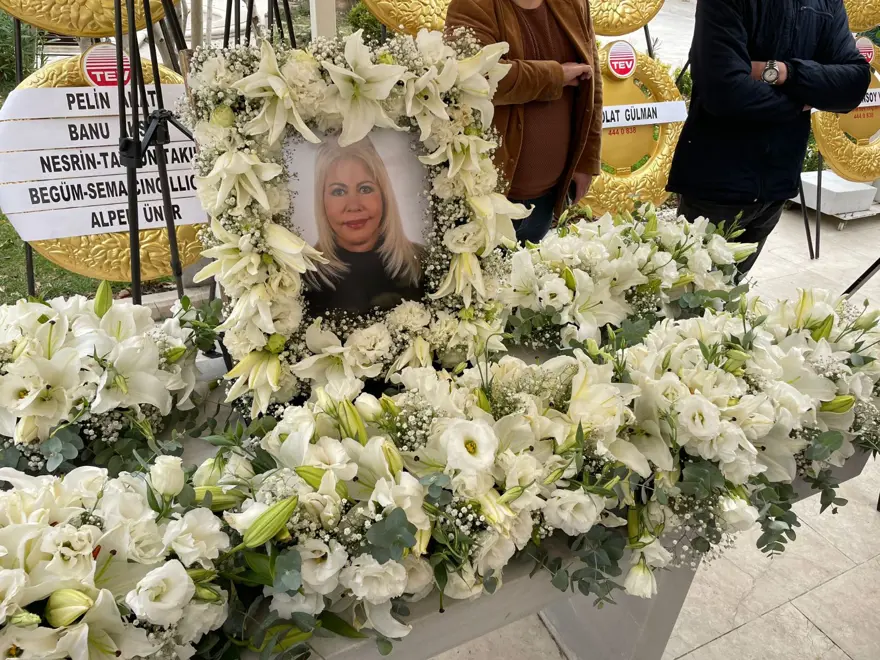 İş insanı Dilek Ertek için gıyabi cenaze namazı 5