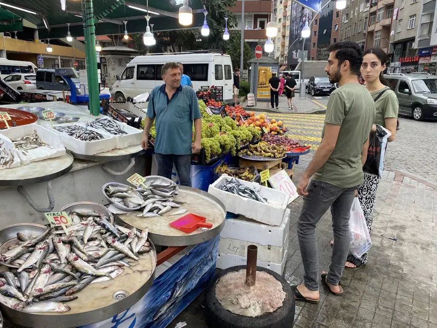Balık avı başladı: Sezonun ilk istavrit ile hamsileri 100 liradan satışta 1