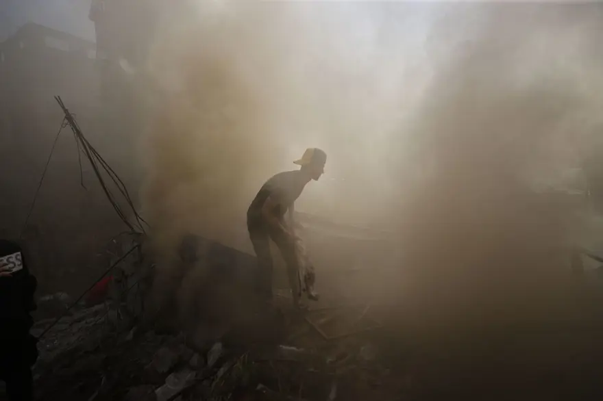 Netanyahu'dan işgal sinyali | Gazze'de can kaybı 10 bini aştı 11