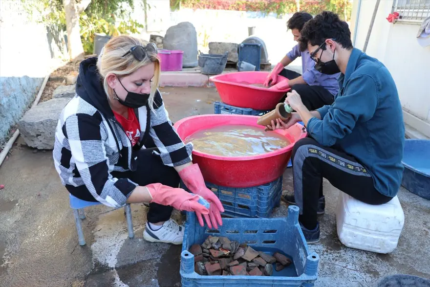 Tatarlı Höyük'te Orta Demir Çağ'a ait depolama alanı bulundu 24 Tatarlı Höyük'te Orta Demir Çağ'a ait depolama alanı bulundu 24