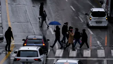 Libya’dan yola çıktı,Türkiye’ye ulaştı: Hava sıcaklığı yükseldi, Trakya ve Ege’ye sağanak uyarısı(İstanbul, Ankara, İzmir hava durumu)