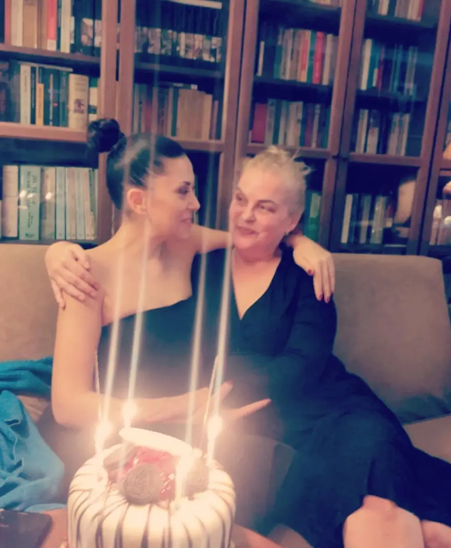 Nurseli İdiz'in kızı O Ses Türkiye'ye katıldı 4