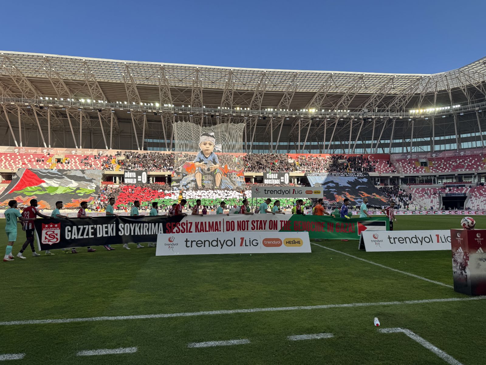 Sivasspor'dan Gazze koreografisi: "Dünya:0-Vicdan:0"