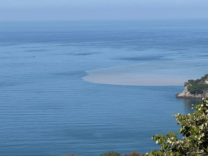 Bartın Irmağı, denizin rengini değiştirdi 2