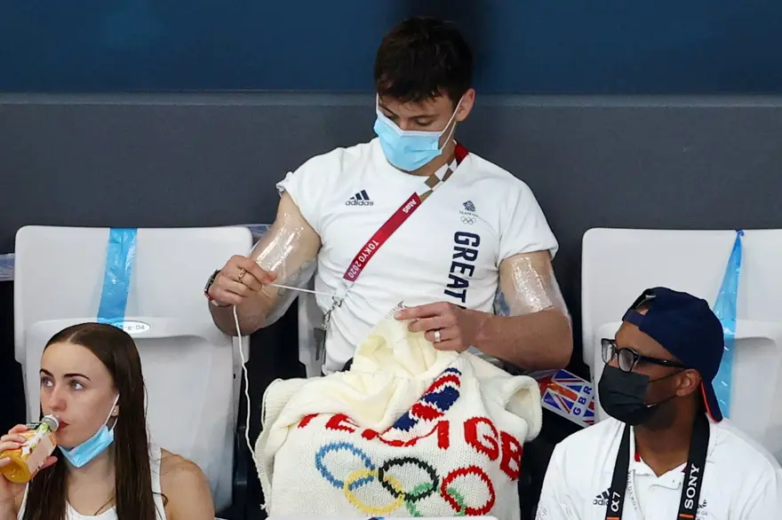 Olimpiyat şampiyonu sporcu Tom Daley'in örgü örme hobisi 10