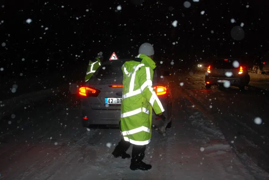 İç Anadolu’yu Akdeniz’e bağlayan yol TIR’lara kapatıldı 1