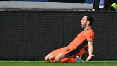 Hakan Çalhanoğlu, İtalya'da oynayan ilk Türk futbolcunun rekoruna ortak oldu