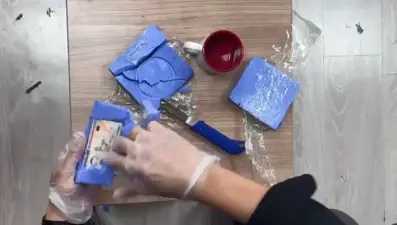 Avrupa ülkelerine art arda kargo gönderince şebeke deşifreoldu: Pasaport 2 bin, kimlik bin 500 dolar