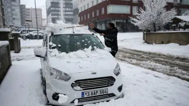 Muş ve Bitlis'te kar nedeniyle 154 yerleşim biriminin yolu kapandı