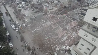 Charlie Hebdo'nun deprem karikatürüne tepki yağıyor (Charlie Hebdo nedir, hangi ülkeye ait?)