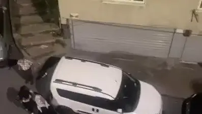 Sultangazi'de TikTok'ta yayın yapan kadına dayak