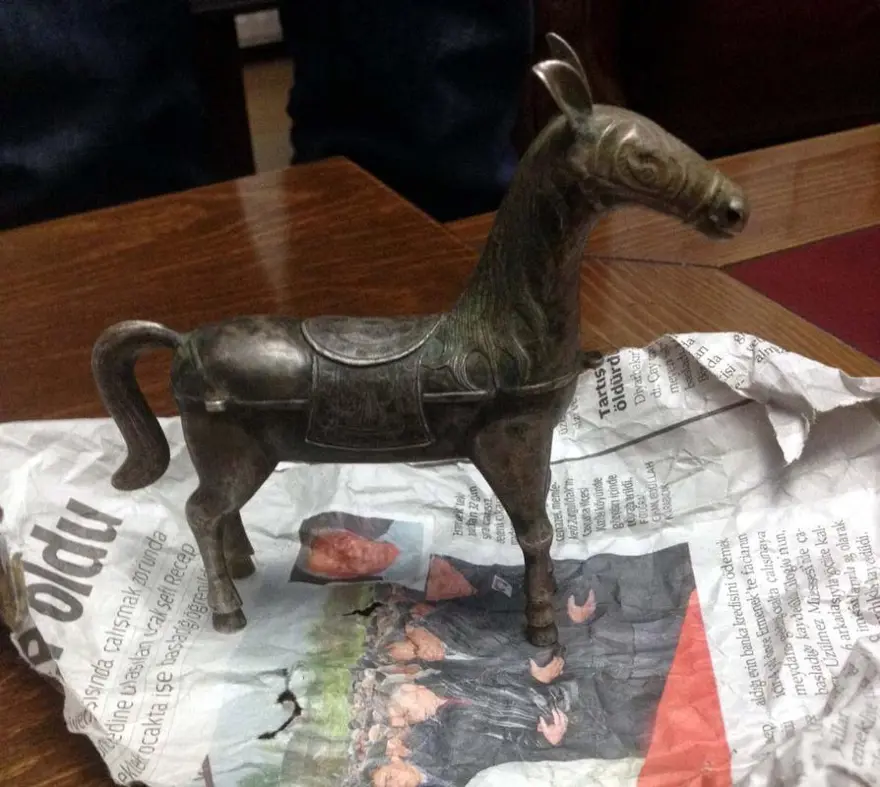 Tarihi eserle yakalandı, "düğünümde takıldı" dedi 