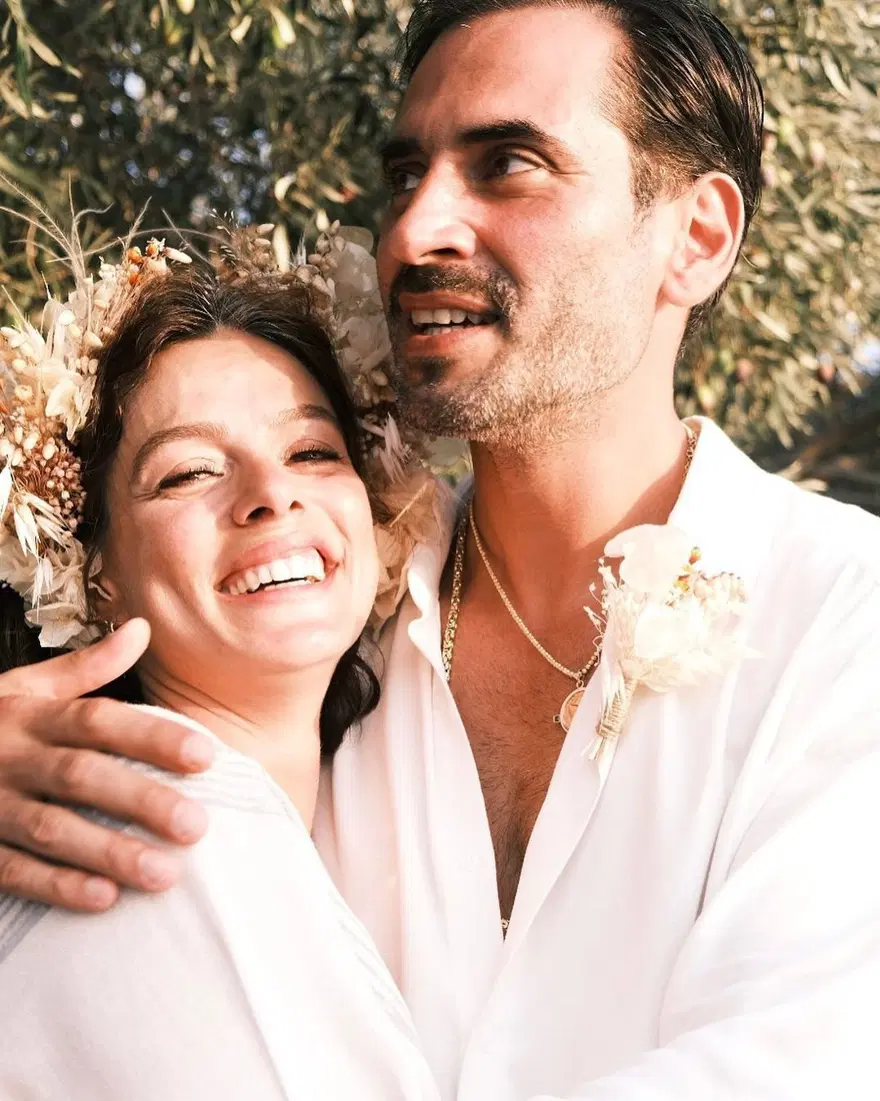 Özge Özpirinçci ve Burak Yamantürk'ten romantik yıl dönümü kutlaması 3