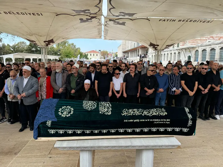 Mazhar Alanson'un kızı Eda Alanson son yolculuğuna uğurlandı 11