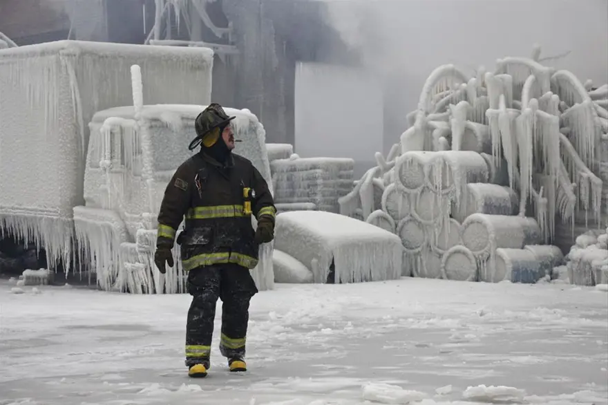 İtfaiyenin buzla mücadelesi 68