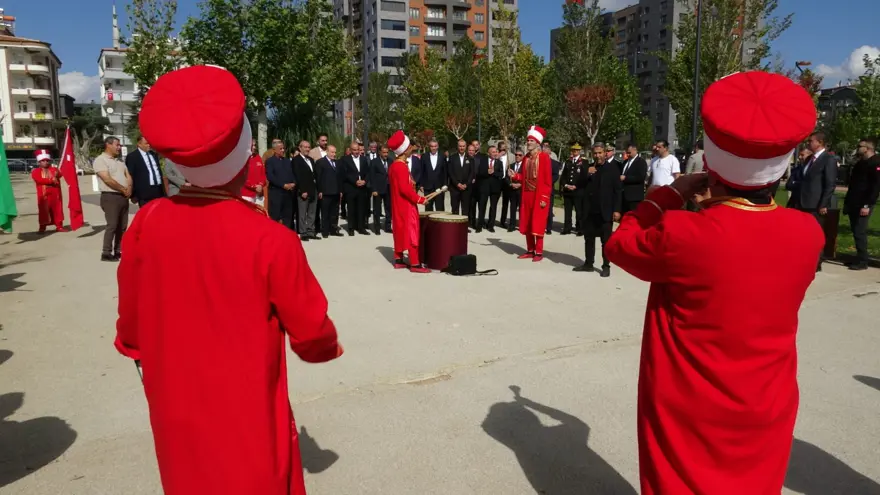 Bedava dağıtıldı, 10 dakikada tükendi: Adeta birbirleriyle yarıştılar 4 Bedava dağıtıldı, 10 dakikada tükendi: Adeta birbirleriyle yarıştılar 4