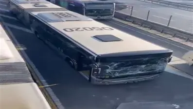 İstanbul'da iki metrobüs çarpıştı
