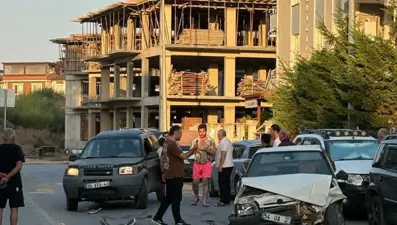 Eşine kızıp aracını hurdaya çevirdi