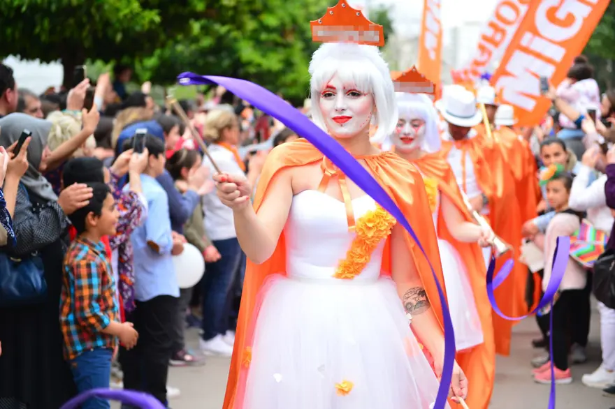 Adana'da renkli Portakal Çiçeği Karnavalı korteji 11 Adana'da renkli Portakal Çiçeği Karnavalı korteji 11