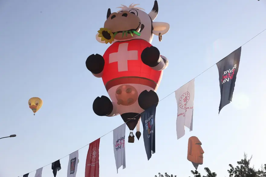 Yapay zeka değil, hepsi gerçek: Kapadokya'da renkli görüntüler 8