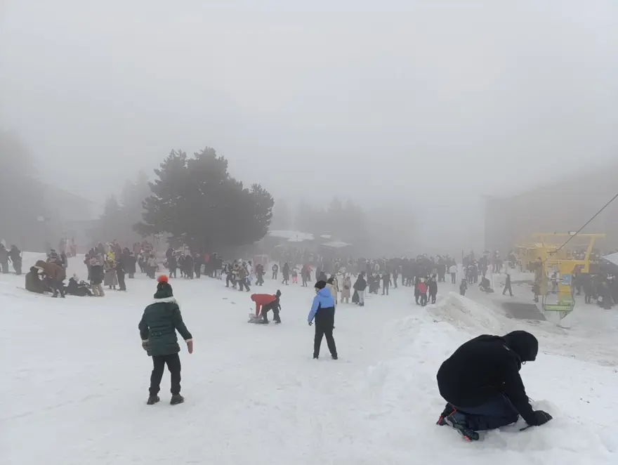 Kar kalınlığı 50 santimetreyi geçince herkes oraya koştu: Oteller bölgesinde izdiham 1 Kar kalınlığı 50 santimetreyi geçince herkes oraya koştu: Oteller bölgesinde izdiham 1
