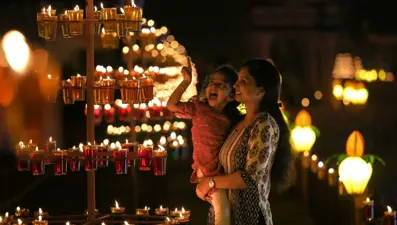 Hindistan'da ışığın bayramı dünya rekoru kırdı