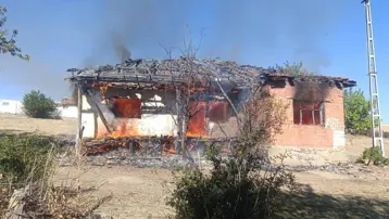 Yozgat'ta kullanılmayan ev yandı