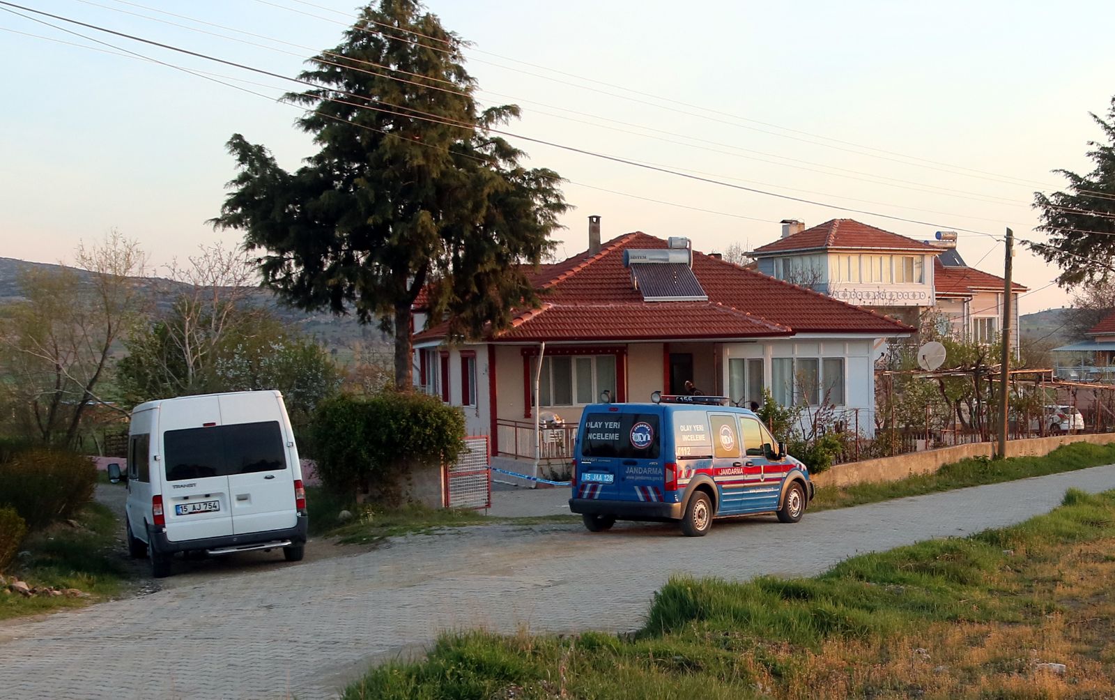 Yeşilova Belediye Başkanı Mümtaz Şenel ve eşine silahlı saldırı
